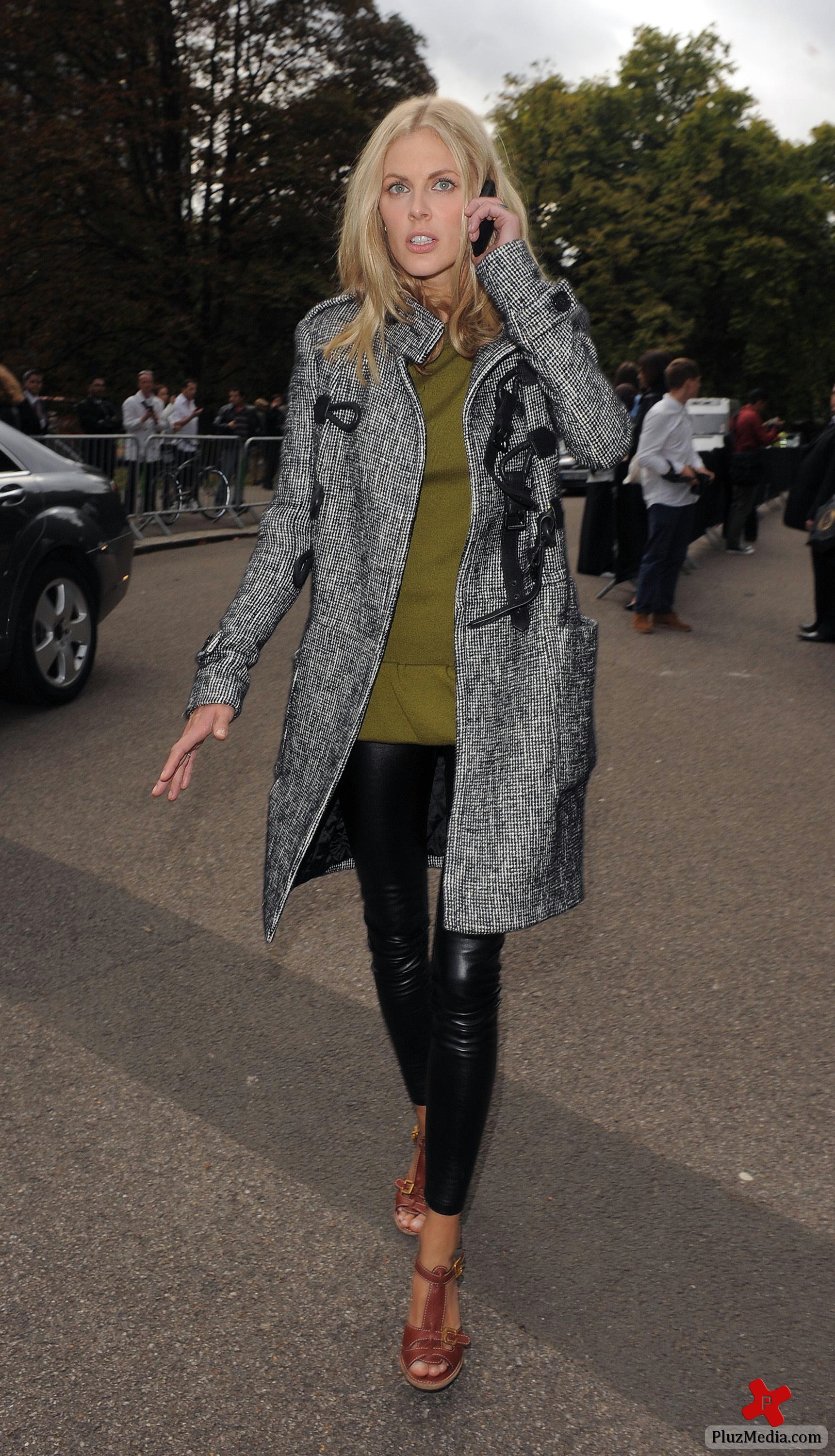 Donna Air - London Fashion Week Spring Summer 2012 - Burberry Prorsum - Outside | Picture 82282